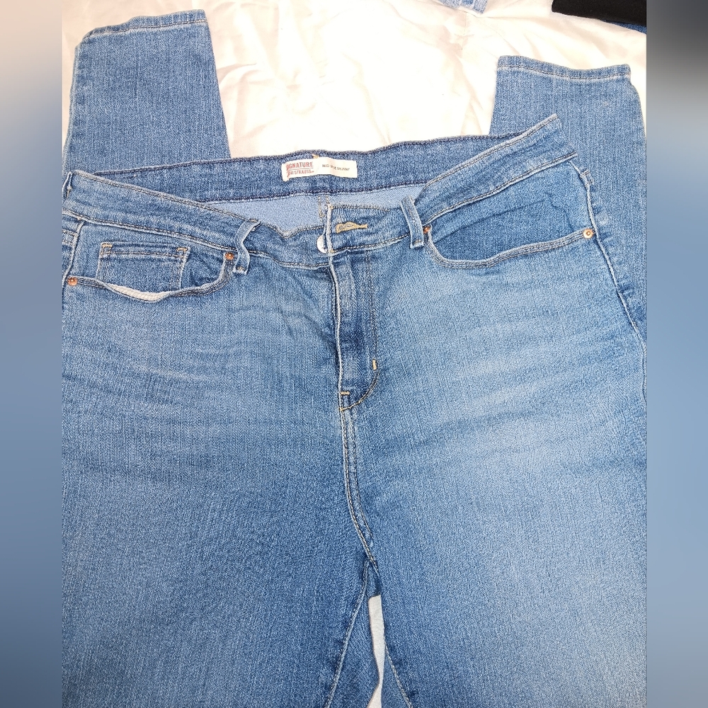 Signature Levi